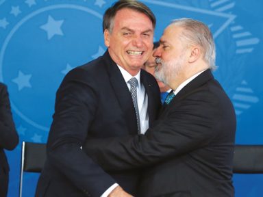 Moraes rejeita pedido de Aras e mantém inquérito contra Bolsonaro por fake news