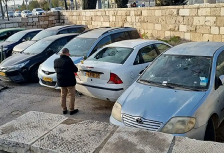 Gangue De Extrema direita Vandaliza Carros Palestinos Em Jerusal m 