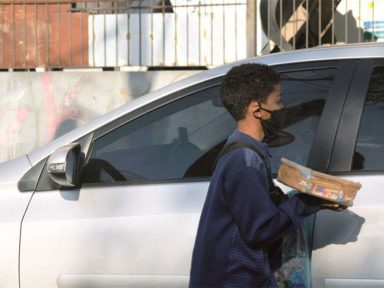 Número de crianças fora da escola cresceu 171% em comparação a 2019, aponta IBGE