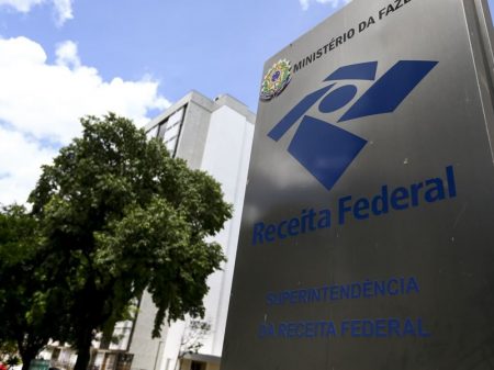 Bolsonaro corta 51,4% da verba da Receita Federal