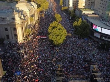 Frente ampla antifascista leva Boric à vitória no Chile