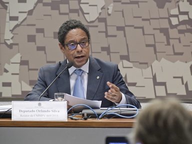 Projeto aponta crime na publicidade de órgãos públicos em sites de fake news, diz Orlando
