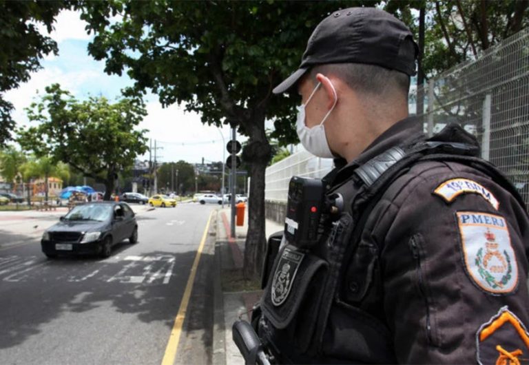 Polícia Do Rio De Janeiro Inicia Uso De Câmeras Portáteis Nas Fardas No Réveillon Hora Do Povo 