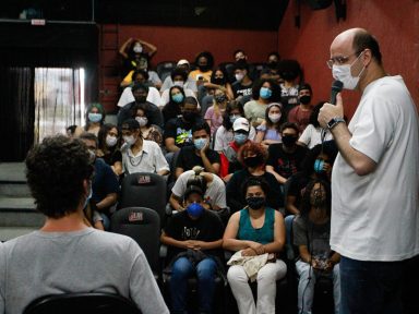 “Vamos brigar pela vacina das crianças”, diz secretário de Educação de São Paulo a estudantes