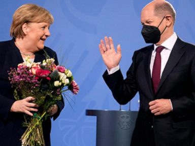 Scholz sucede Merkel como chanceler defendendo acelerar vacinação contra Covid