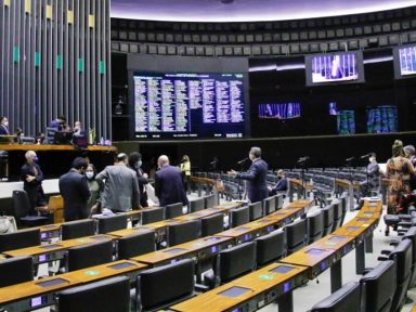 Congresso derruba veto e mantém a previsão de R$ 5,7 bi para o fundão