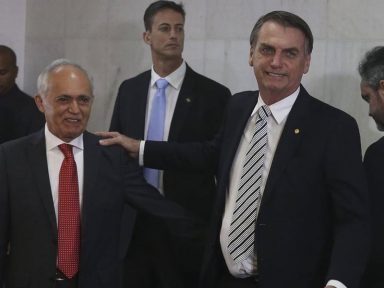 Bolsonaro indica para embaixador em Portugal o relator no TCU dos seus gastos milionários