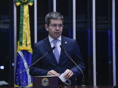 “Opção de Aras é proteger Bolsonaro dos crimes cometidos”, afirma Randolfe
