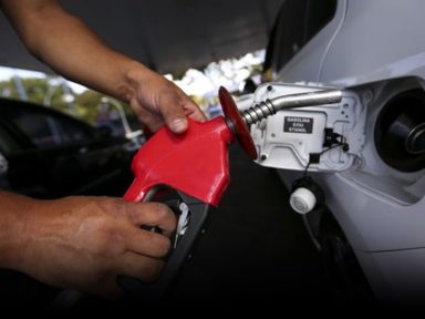 Planalto imita Cazaquistão e aumenta gasolina