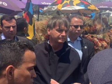 Bolsonaro fugiu de depor à Polícia Federal e foi espalhar o vírus nas ruas de Brasília