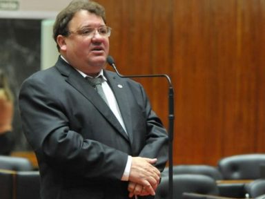 Governos estadual e federal são responsáveis  pela situação de Minas Gerais, critica deputado Celinho