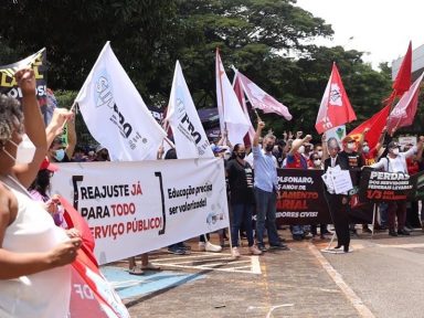 Em manifestação, servidores cobram de Guedes reposição imediata das perdas salariais