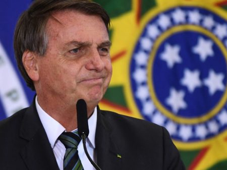 53% dos brasileiros acham Bolsonaro ruim ou péssimo e só 27% apoiam, diz PoderData
