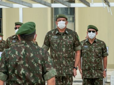 Bolsonaro recua e dispensa explicação pública do Exército sobre obrigatoriedade de vacinas