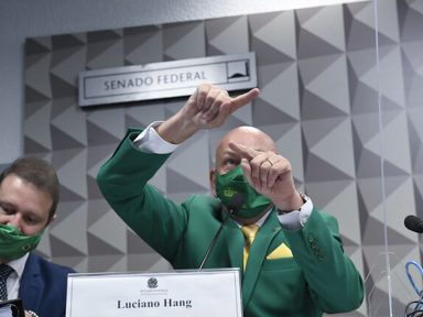 Twitter suspende Luciano Hang por fake news contra a vacina das crianças