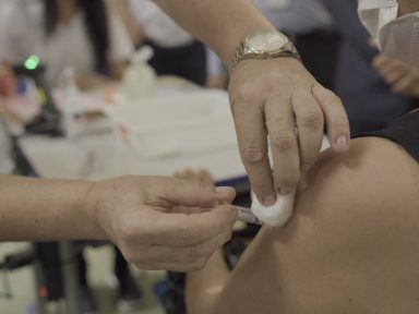 Serrana: mortes por Covid caem na cidade imunizada com CoronaVac, mesmo com aumento de casos