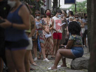 Brasil registra novo recorde de casos e ocupação de leitos Covid-19 aumenta nos Estados