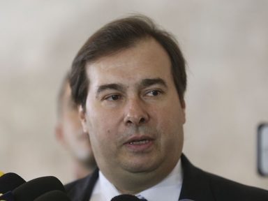 Rodrigo Maia diz que reforma trabalhista foi longe demais e que sindicatos são essenciais