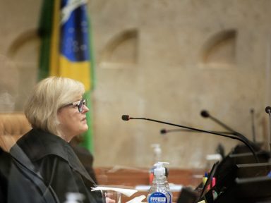Rosa Weber envia à PGR pedido de investigação contra Bolsonaro e Queiroga
