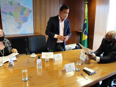 Auditores Fiscais do Trabalho entregam 160 cargos e reforçam protestos por reposição salarial