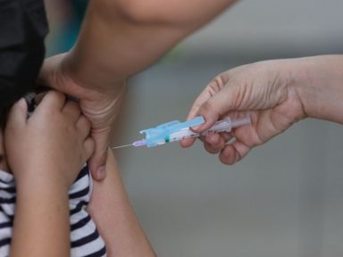 CNBB, SBPC, ABI, OAB, ABC e Comissão Arns denunciam sabotagem do governo à vacinação infantil