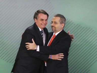 Weintraub entrega que Bolsonaro teve acesso antecipado à investigação contra o filho