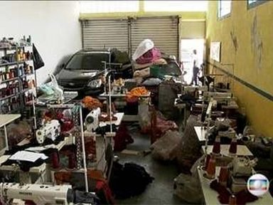 Polícia liberta 15 bolivianos em situação de trabalho escravo na cidade de Carapicuíba-SP