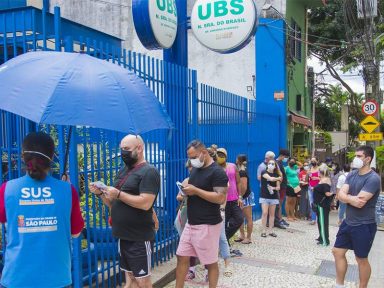 Brasil registra 53,4 mil casos por Covid em 24 horas e média móvel dispara 639%