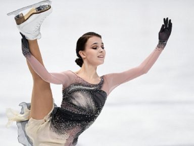 Rússia vence hostilização e conquista ouro e prata na patinação artística em Pequim