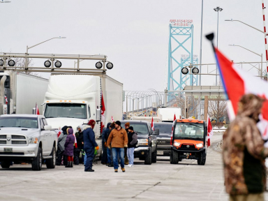 Canadá enfrenta negacionistas e exige que caminhoneiros vindos dos EUA comprovem vacinação