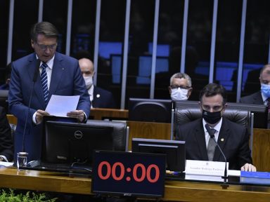 Na abertura dos trabalhos do Congresso, Bolsonaro faz discurso medíocre, assim como seu governo