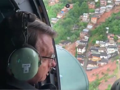 Após cortar verba de prevenção, Bolsonaro sobrevoa tragédia de Petrópolis que matou mais de 130 pessoas