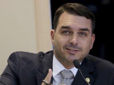 Investigado por ‘rachadinha’, Flávio Bolsonaro emplaca aliado na Receita