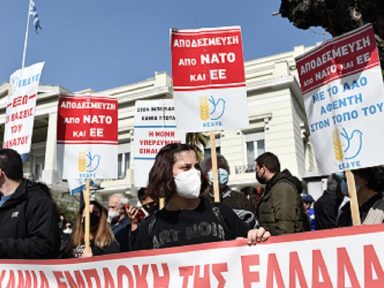 Gregos marcham pela paz e contra bases militares da Otan no país