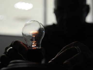 Atraso no pagamento da conta de luz é recorde