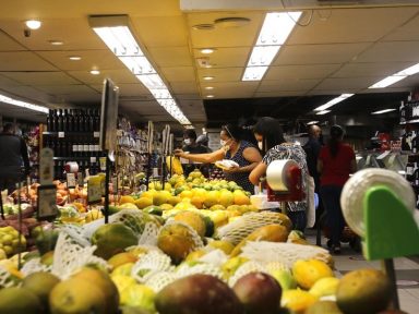Trabalhadores perderam poder de compra em 42% das negociações salariais em janeiro