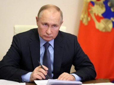 Putin denuncia que EUA usa Ucrânia para provocar guerra