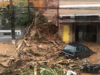 Passa de 55 o número de mortos após chuva em Petrópolis, RJ