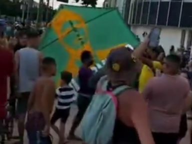 Pipa de Bolsonaro não sobe e público vaia apoiadores do “mito” em Recife