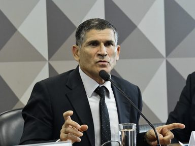 General Santos Cruz: “Bolsonaro foi irresponsável ao tentar usar o Exército contra urnas eletrônicas”