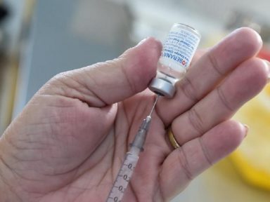 Cuba é 1º país em desenvolvimento com cobertura total de vacinação contra Covid