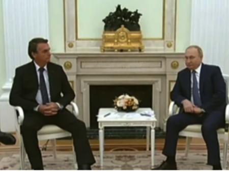 Por uma foto com Putin, Bolsonaro ficou “pianinho”, fez 5 testes e até usou máscara