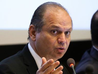 Líder do governo quer urgência para projeto que destrói terras indígenas
