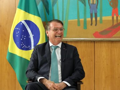Bolsonaro faz jogo de cena sobre  combustíveis