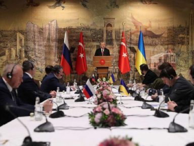 Ucrânia admite status de neutralidade e Rússia anuncia desescalada na área de Kiev