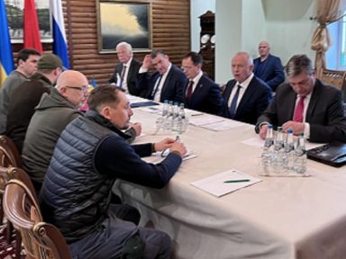 2ª rodada de negociações Rússia-Ucrânia conclui com acordo sobre corredores humanitários