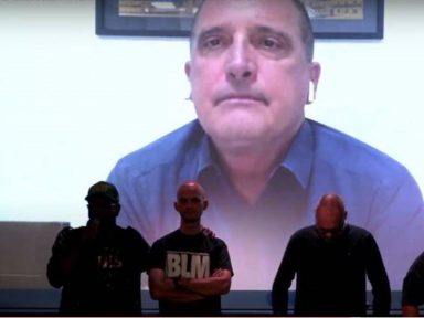 Ministro de Bolsonaro participa de evento com blogueiro foragido da Justiça
