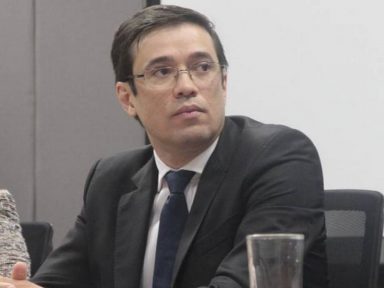 Novo diretor troca chefia de setor da PF que investiga Bolsonaro