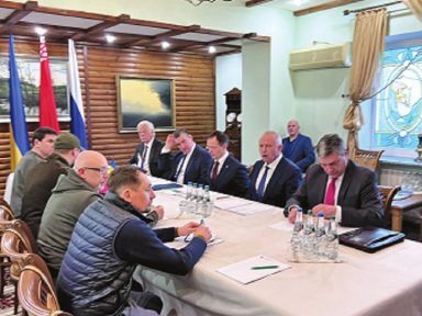 Acaba 3ª rodada Ucrânia-Rússia: Kiev promete parar hostilidades nos corredores humanitários