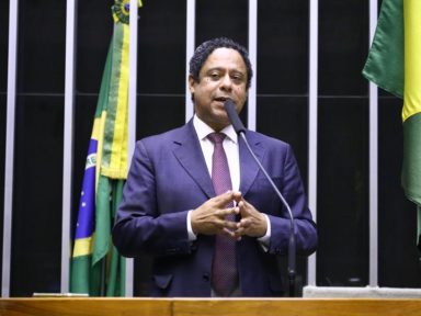 Orlando articula derrubada do veto de Bolsonaro à Lei Padre Júlio Lancellotti